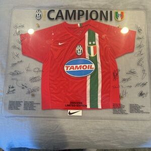 ULTRA RARE Juventus 2005/06 Campioni d’Italia Team Signed Display